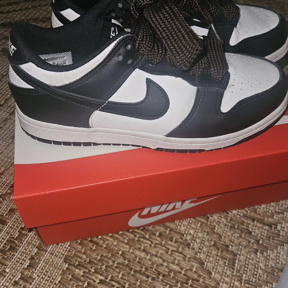 Nike Men's Black and White Sneakers